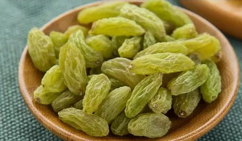 تصویر 5 از قیمت استثنایی و فروش ویژه کشمش تیزابی سبز